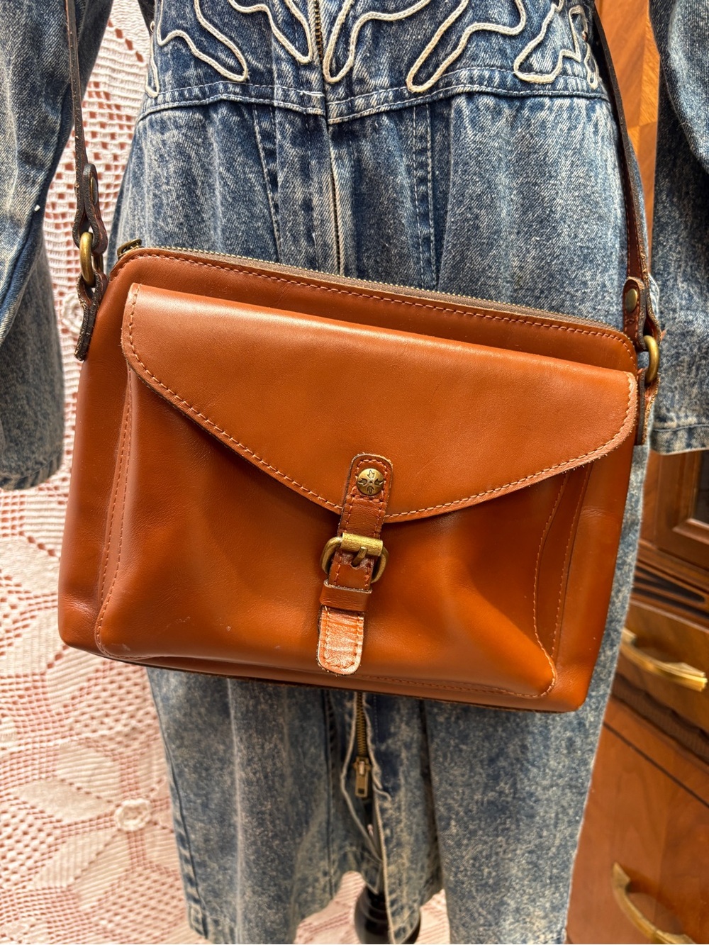 Classic Leather Crossbody Bag in Cognac Brown